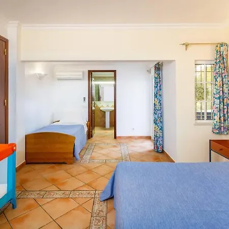 7 Bedroom Private Tenazinha Ii, With Pool アルブフェイラ