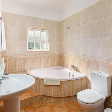 Vila 7 Bedroom Private Tenazinha Ii, With Pool