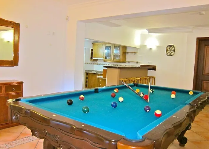 Villa 7 Bedroom Private Tenazinha Ii, With Pool