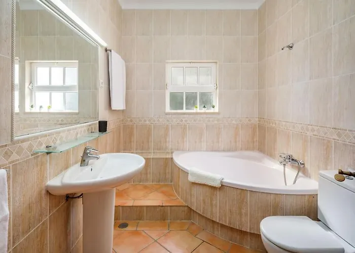 7 Bedroom Private Tenazinha Ii, With Pool *