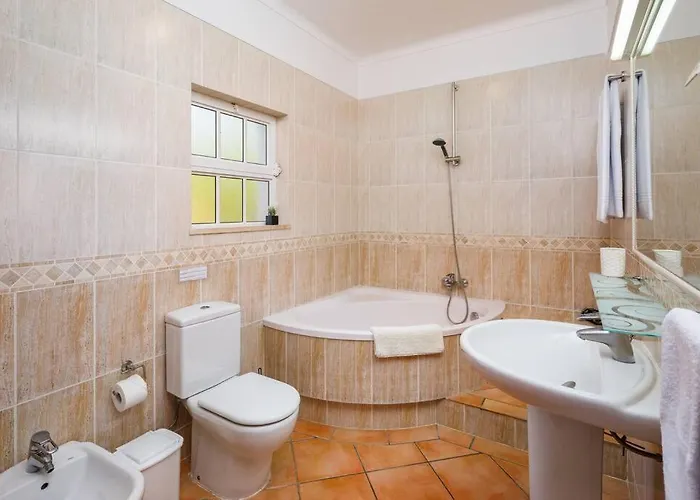7 Bedroom Private Tenazinha Ii, With Pool Albufeira