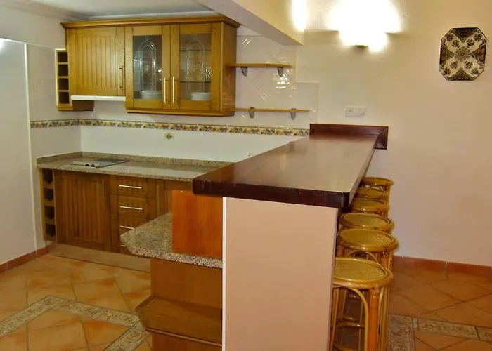 7 Bedroom Private Tenazinha Ii, With Pool *