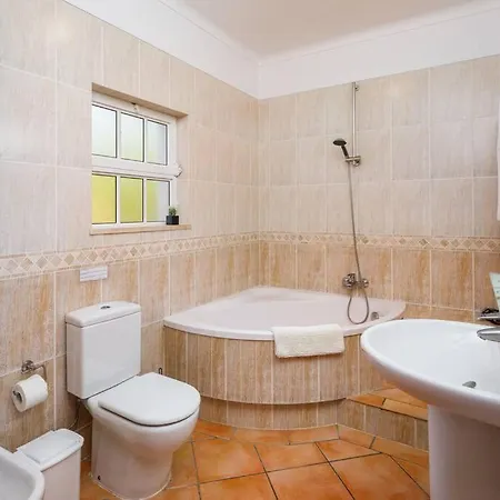 7 Bedroom Private Tenazinha Ii, With Pool Albufeira