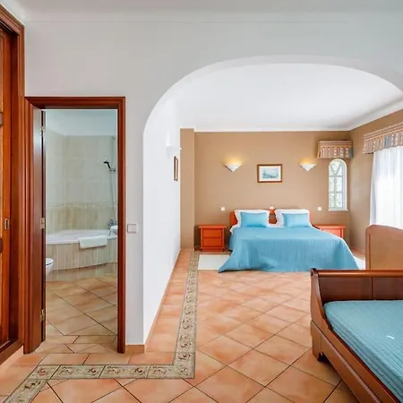 7 Bedroom Private Tenazinha Ii, With Pool *